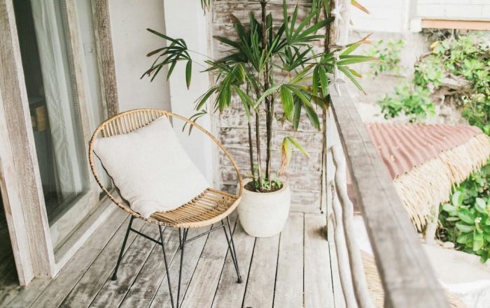 ideas prácticas y económicas para decorar balcones y terrazas