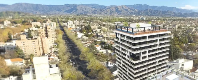 vista aérea de edificios en construcción en la Ciudad de Mendoza