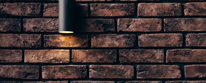 Fachada de ladrillos exteriores pintada y renovada