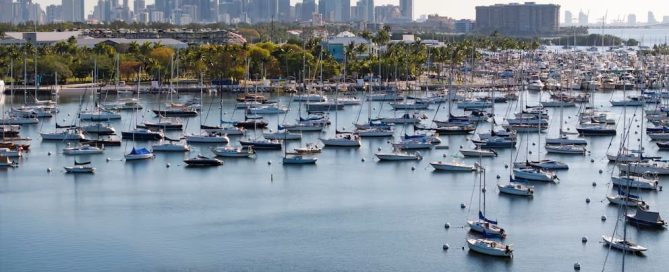 Mansiones de lujo frente al mar en Coconut Grove, Miami
