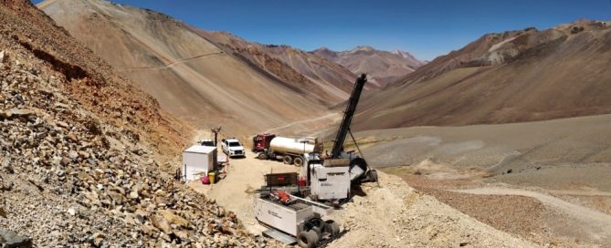 Obras de infraestructura minera en la cordillera de San Juan