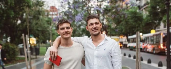 Proyecto hotelero sustentable en Villa La Angostura inspirado en una serpiente entre el bosque