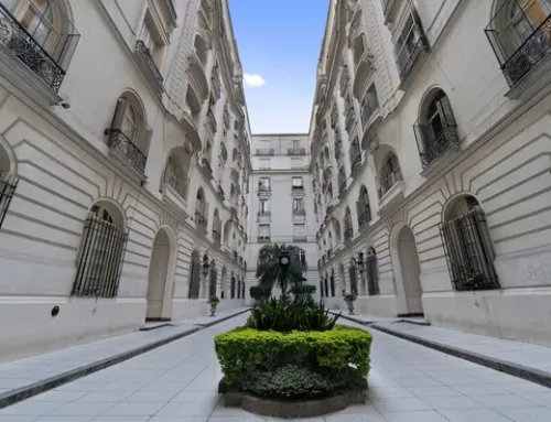 La historia del Palacio de los Patos, el edificio palermitano residencia de artistas como Charly García