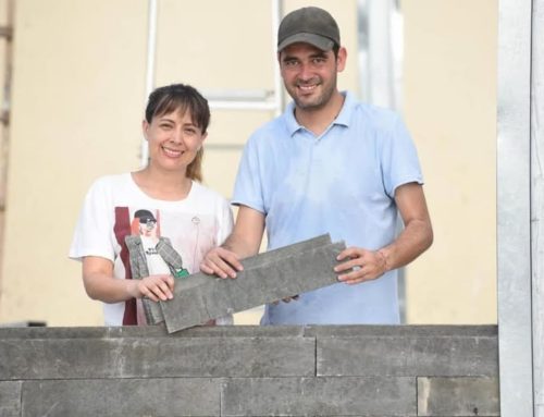 Son emprendedores y construyen casas en 5 días con ladrillos que encastran como Lego